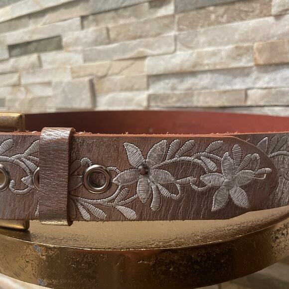 Linea Pelle White Floral Embroidered Leather Belt XL | Brass Buckle Handmade - Picture 7 of 10